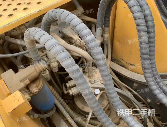 回转马达和主控阀（整机外观）