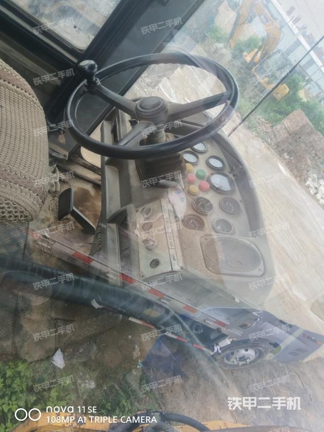 儀表盤全景（壓路機駕駛室）