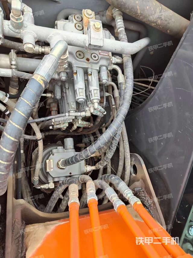 回轉(zhuǎn)馬達和主控閥（整機外觀）