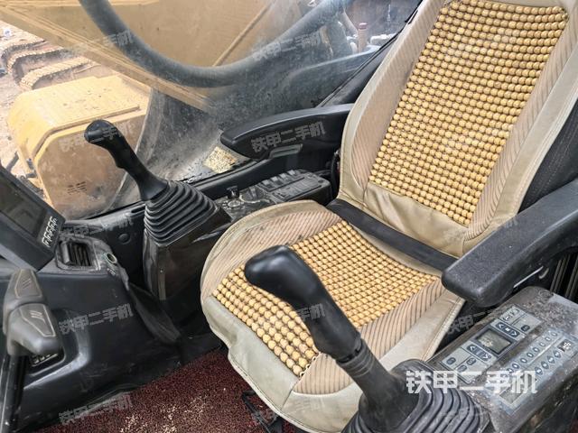 座椅左侧控制台/音响/含左手柄（驾驶室部分）