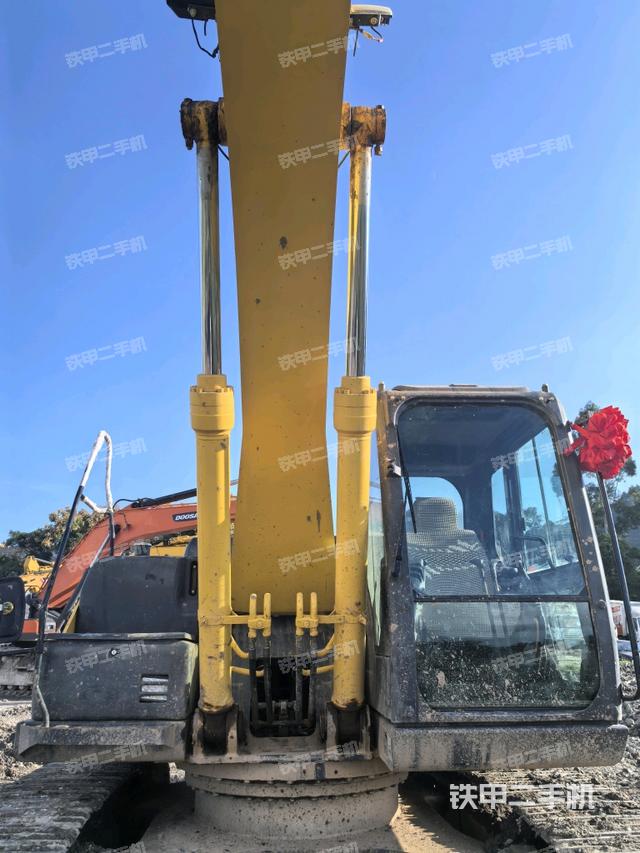 大臂油缸整體?豎拍（工作和回轉(zhuǎn)裝置）