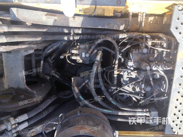 回转马达和主控阀（整机外观）