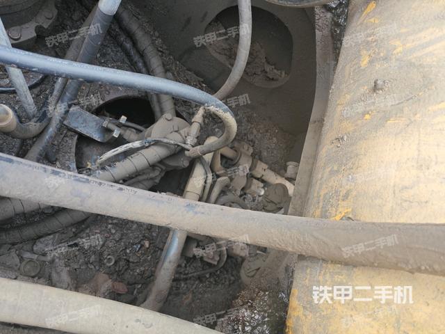 中央回轉(zhuǎn)接頭特寫（上車部件）