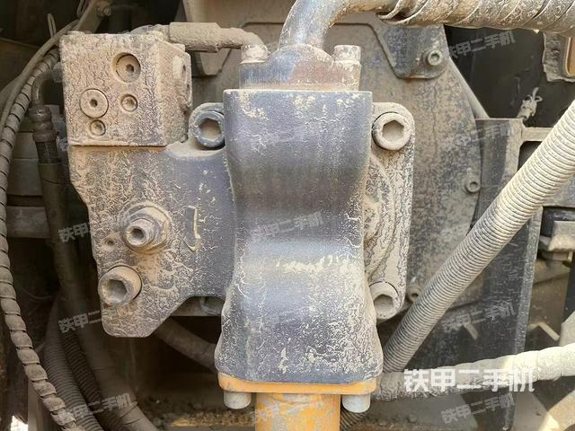 液壓泵艙室正面整體（整機(jī)外觀）