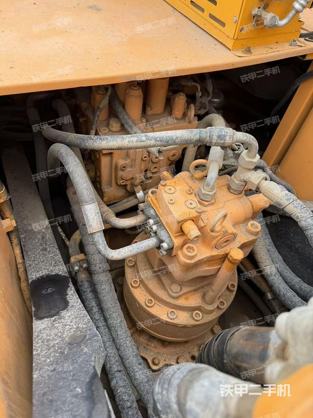 回轉(zhuǎn)馬達和主控閥（整機外觀）