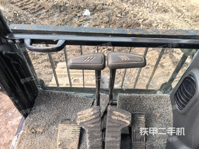 座椅左侧控制台/音响/含左手柄（驾驶室部分）