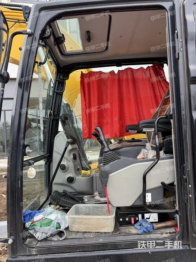 駕駛室整體（整機(jī)外觀）