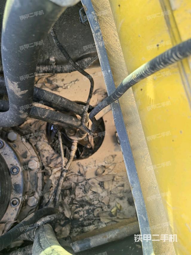 中央回轉(zhuǎn)接頭特寫（上車部件）