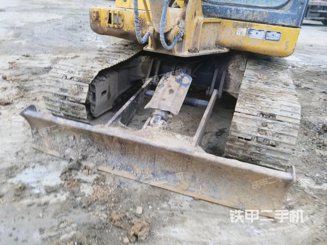 轉(zhuǎn)盤和下車架正前（工作和回轉(zhuǎn)裝置）