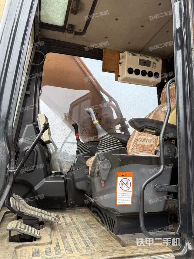 駕駛室整體（整機外觀）