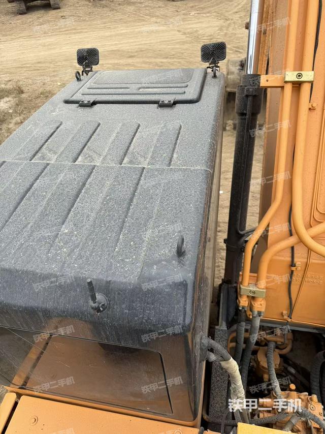 駕駛室頂部（整機外觀）