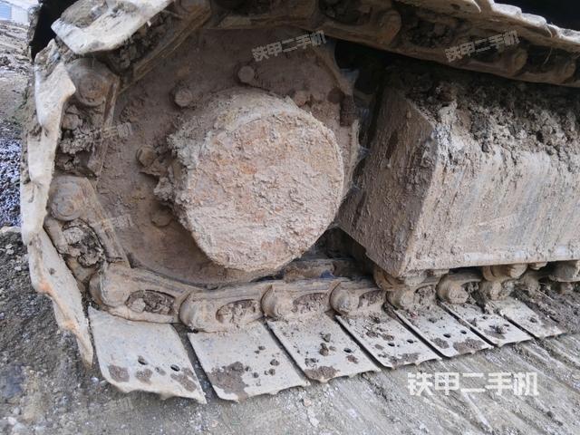 右驅(qū)動輪（行走機構(gòu)）