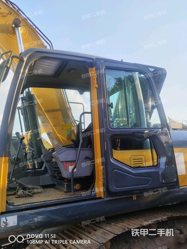 左后方玻璃角標(biāo)（駕駛室部分）