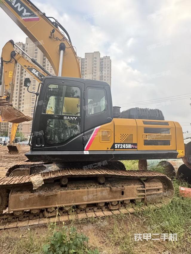 三一重工SY245H挖掘机
