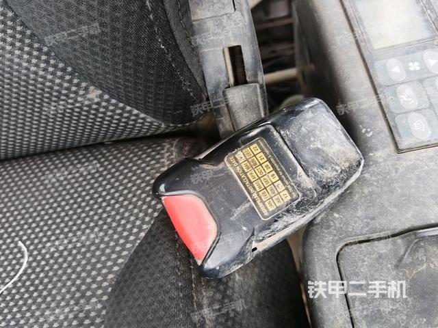 左后方玻璃角標（駕駛室部分）