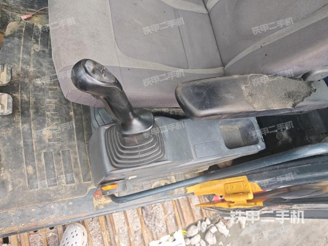 座椅左側(cè)控制臺/音響/含左手柄（駕駛室部分）