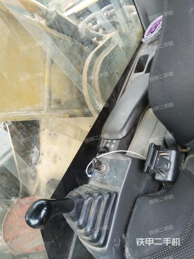 座椅左側(cè)控制臺/音響/含左手柄（駕駛室部分）