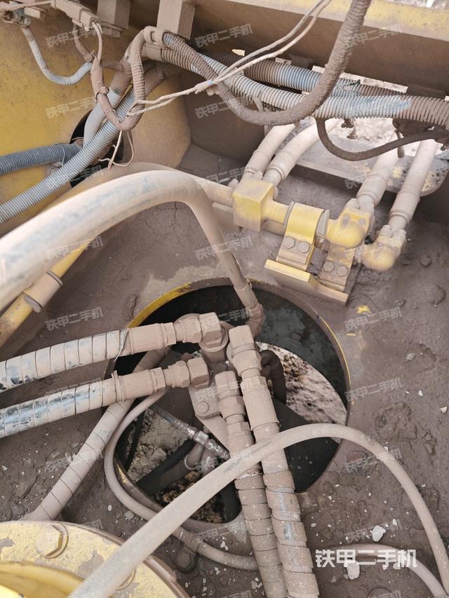 中央回轉(zhuǎn)接頭特寫（上車部件）