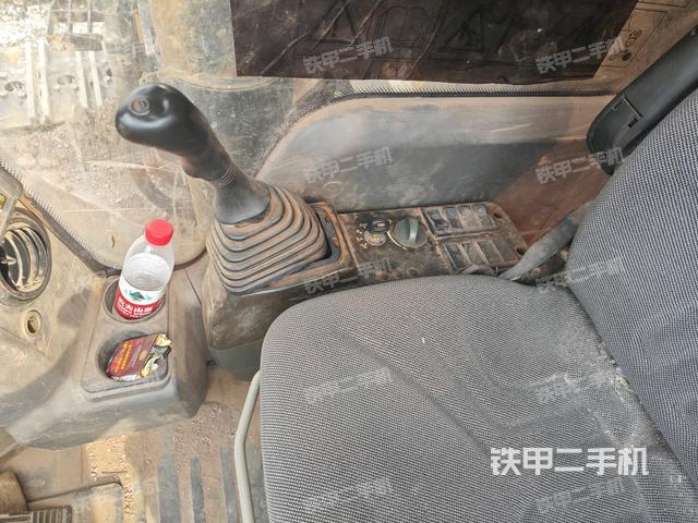 座椅右侧控制台/钥匙门/油门/含右手柄（驾驶室部分）