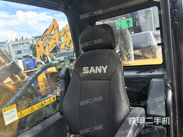 后窗玻璃角标（驾驶室部分）