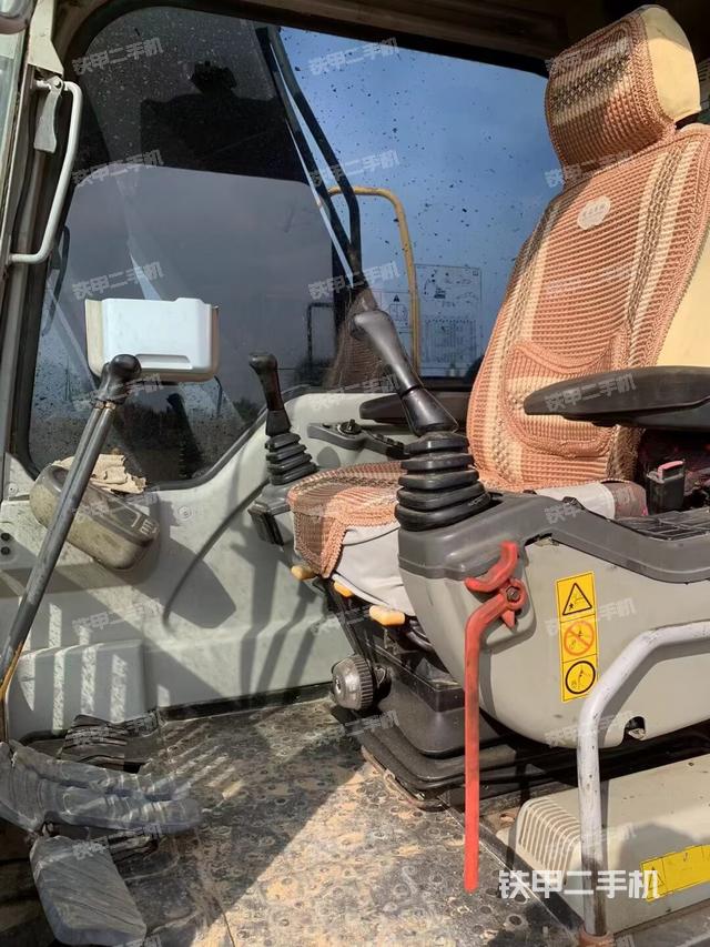 驾驶室整体（整机外观）