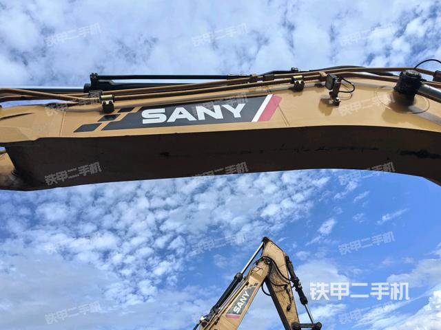 大臂油缸整体 竖拍（工作和回转装置）