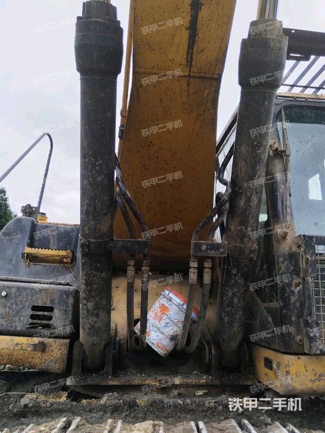 大臂油缸整體?豎拍（工作和回轉(zhuǎn)裝置）