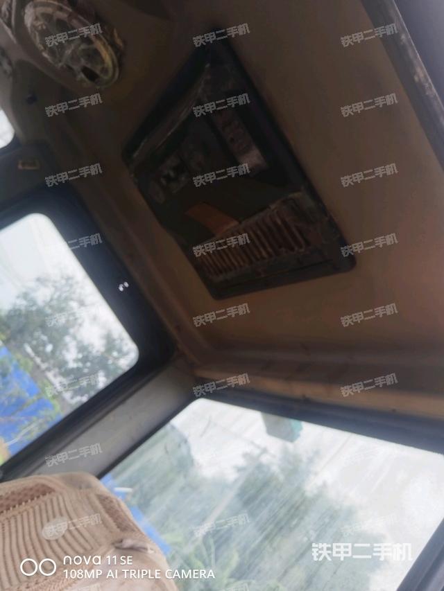 駕駛室側(cè)向上照全景（壓路機駕駛室）