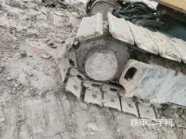 右驅(qū)動輪（行走機構(gòu)）