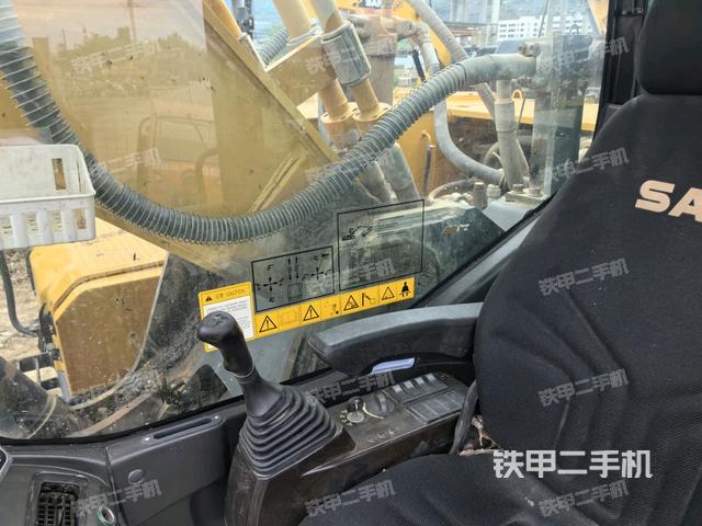 后窗玻璃角標（駕駛室部分）