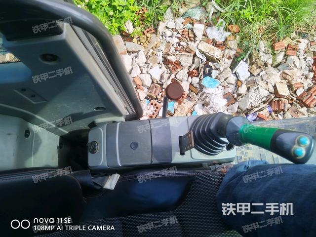 座椅右側(cè)控制臺(tái)/鑰匙門(mén)/油門(mén)/含右手柄（駕駛室部分）