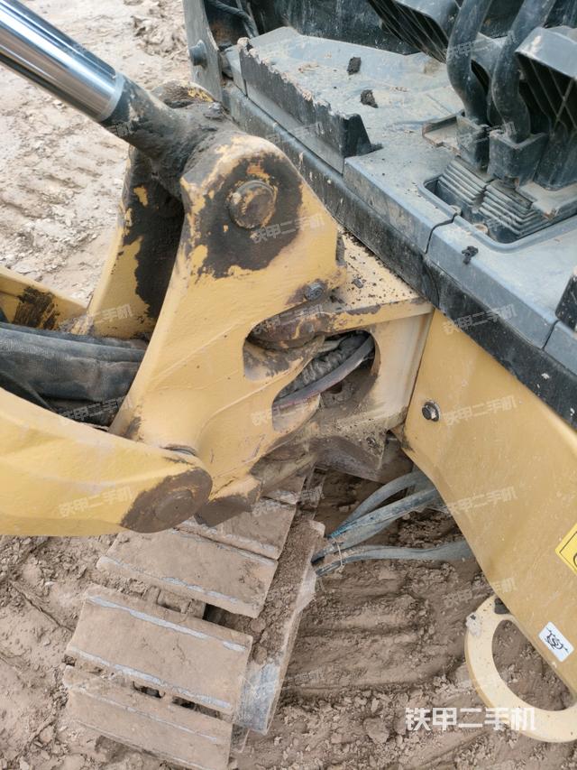 大臂根部?斜（工作和回轉(zhuǎn)裝置）