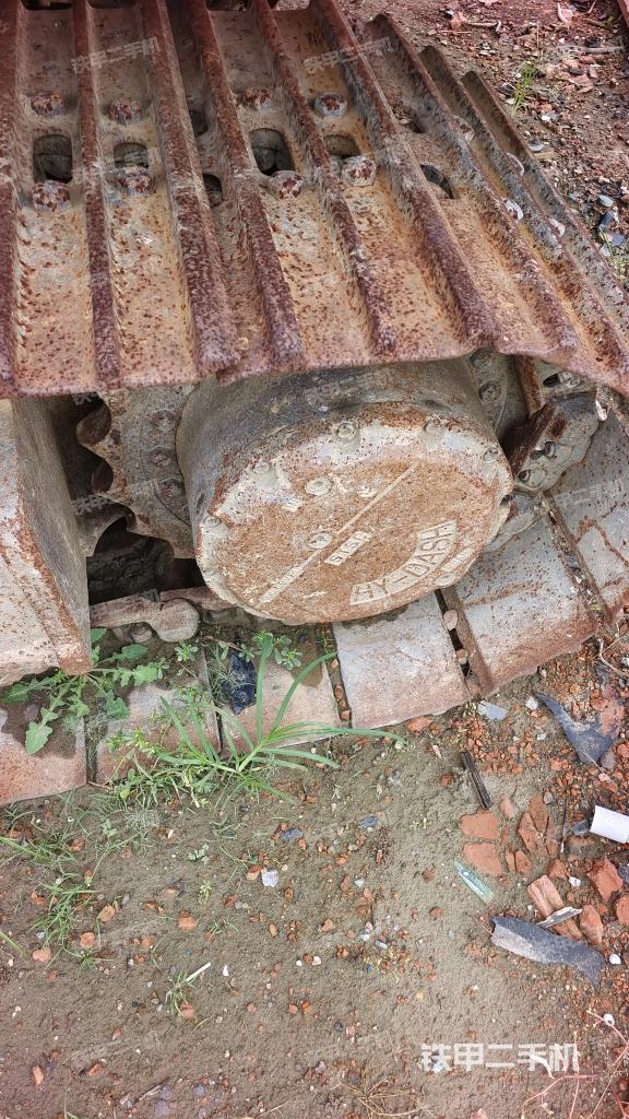 右驅(qū)動輪（行走機構(gòu)）