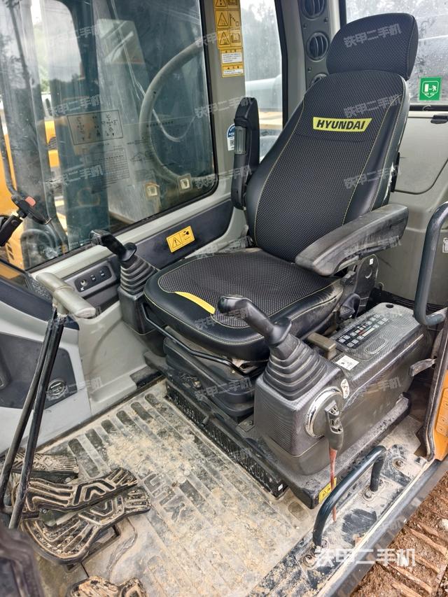 驾驶室整体（整机外观）