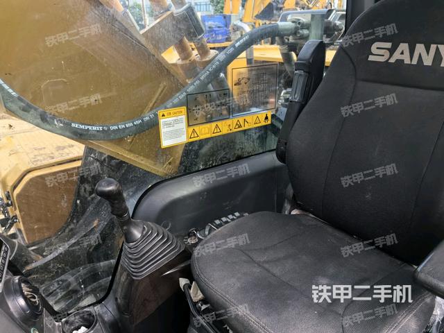 座椅右侧控制台/钥匙门/油门/含右手柄（驾驶室部分）