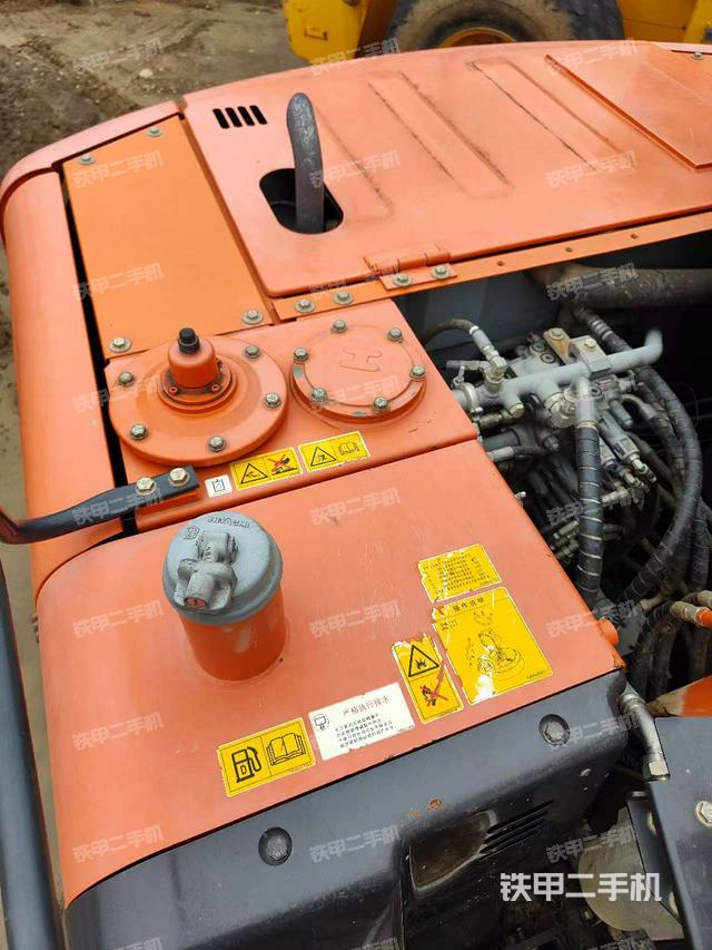 駕駛室頂部（整機外觀）