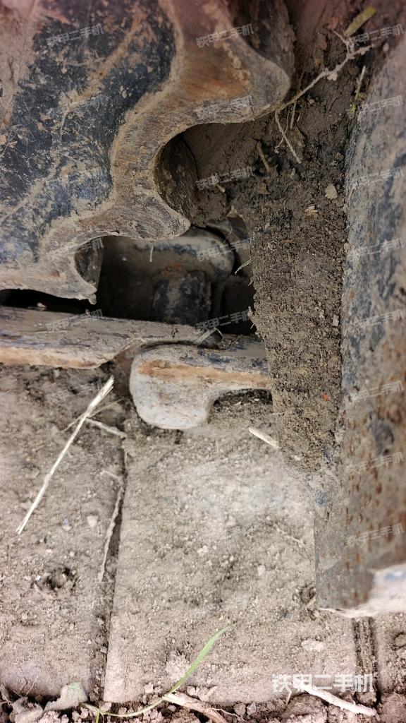 右驅(qū)動輪（行走機構(gòu)）