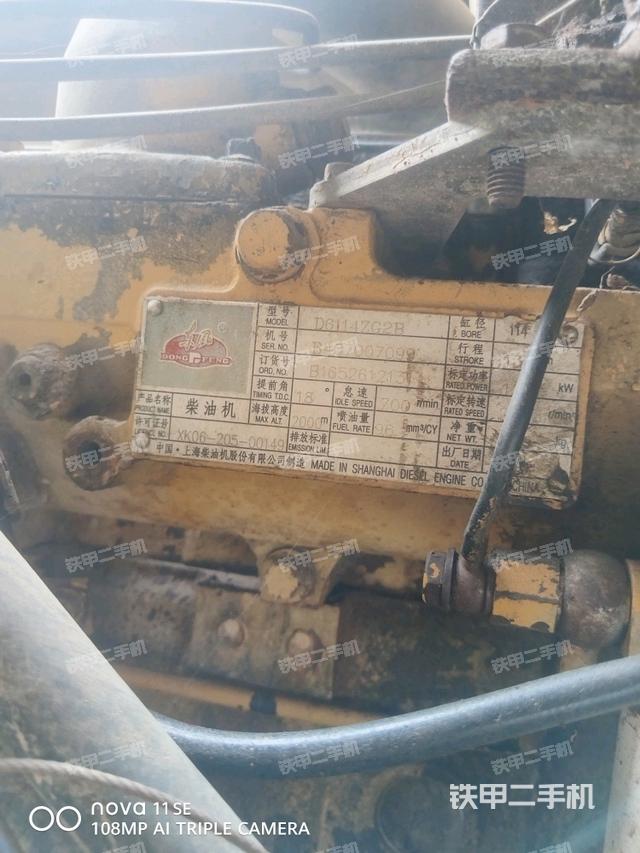 發(fā)動機右側(cè)全景（壓路機發(fā)動機艙）