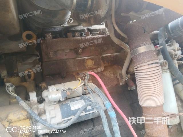 柴油泵全景（壓路機發(fā)動機艙）