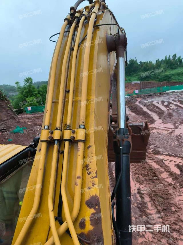 大臂背部俯视（工作和回转装置）