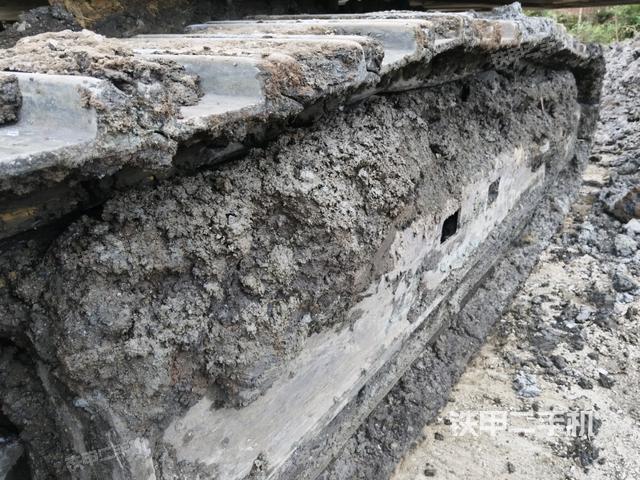 右側(cè)行走馬達蓋板（行走機構(gòu)）