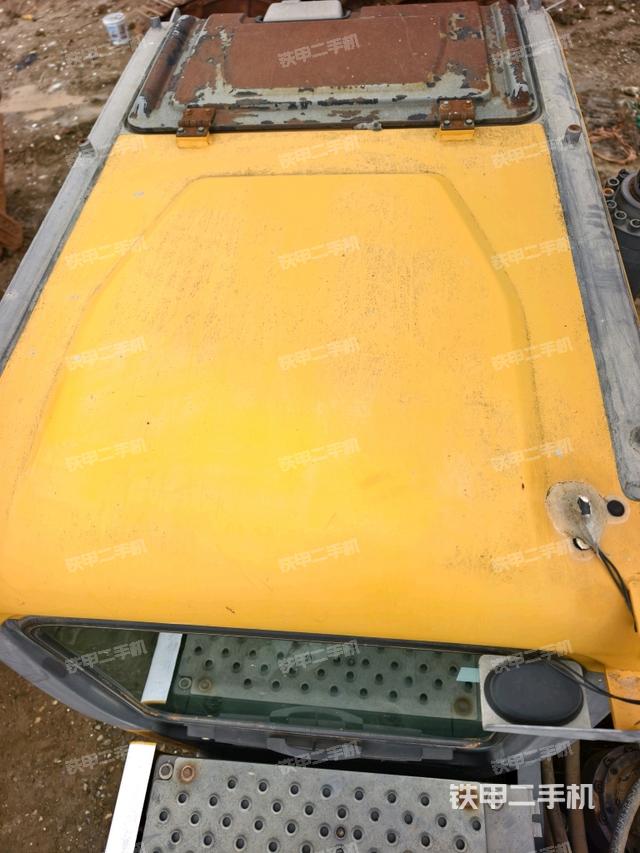 駕駛室頂部（整機外觀）