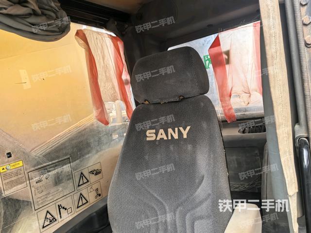 座椅右侧控制台/钥匙门/油门/含右手柄（驾驶室部分）