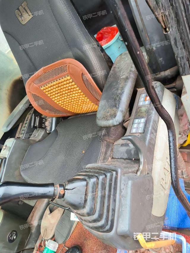 座椅左侧控制台/音响/含左手柄（驾驶室部分）