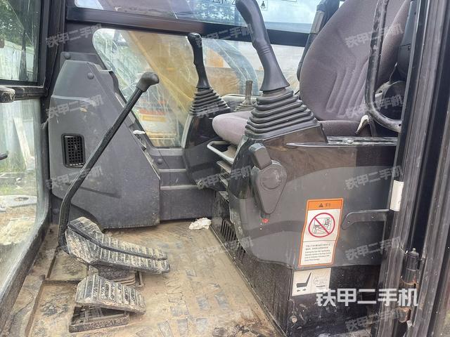 駕駛室整體（整機(jī)外觀）