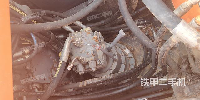 回转马达和主控阀（整机外观）