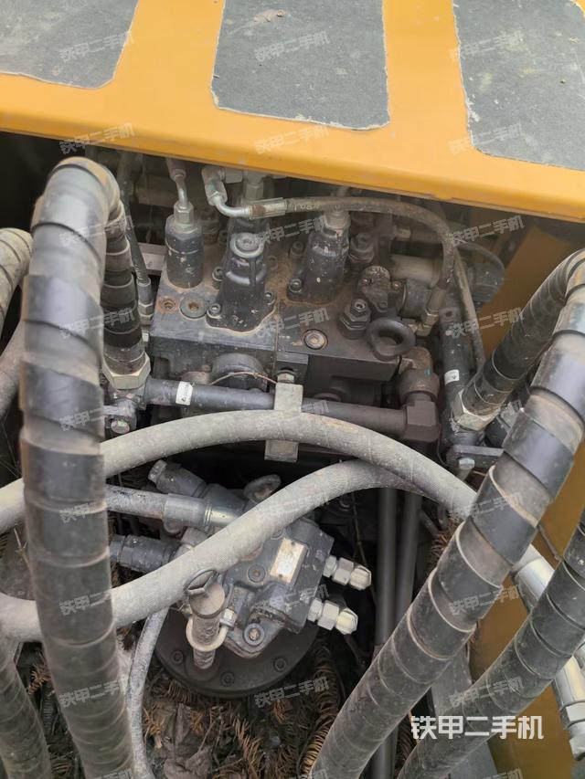 回转马达和主控阀（整机外观）