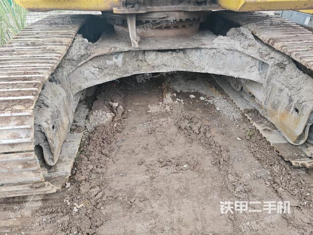 轉(zhuǎn)盤和下車架正前（工作和回轉(zhuǎn)裝置）