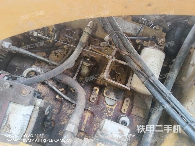 散熱器全景（壓路機發(fā)動機艙）