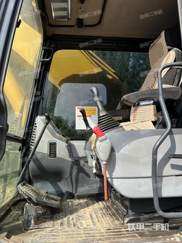 驾驶室整体（整机外观）